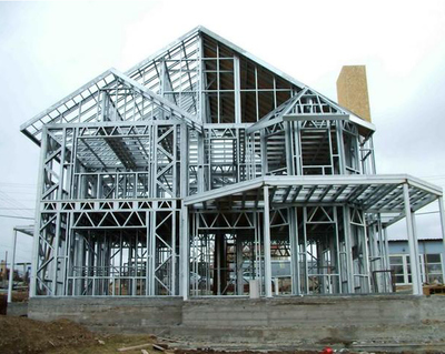 為何輕鋼別墅龍骨機行業仍處觀望態勢？建筑材料的視角分析